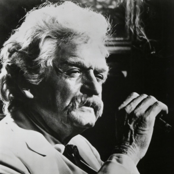 Holbrook as Twain holding a cigar
