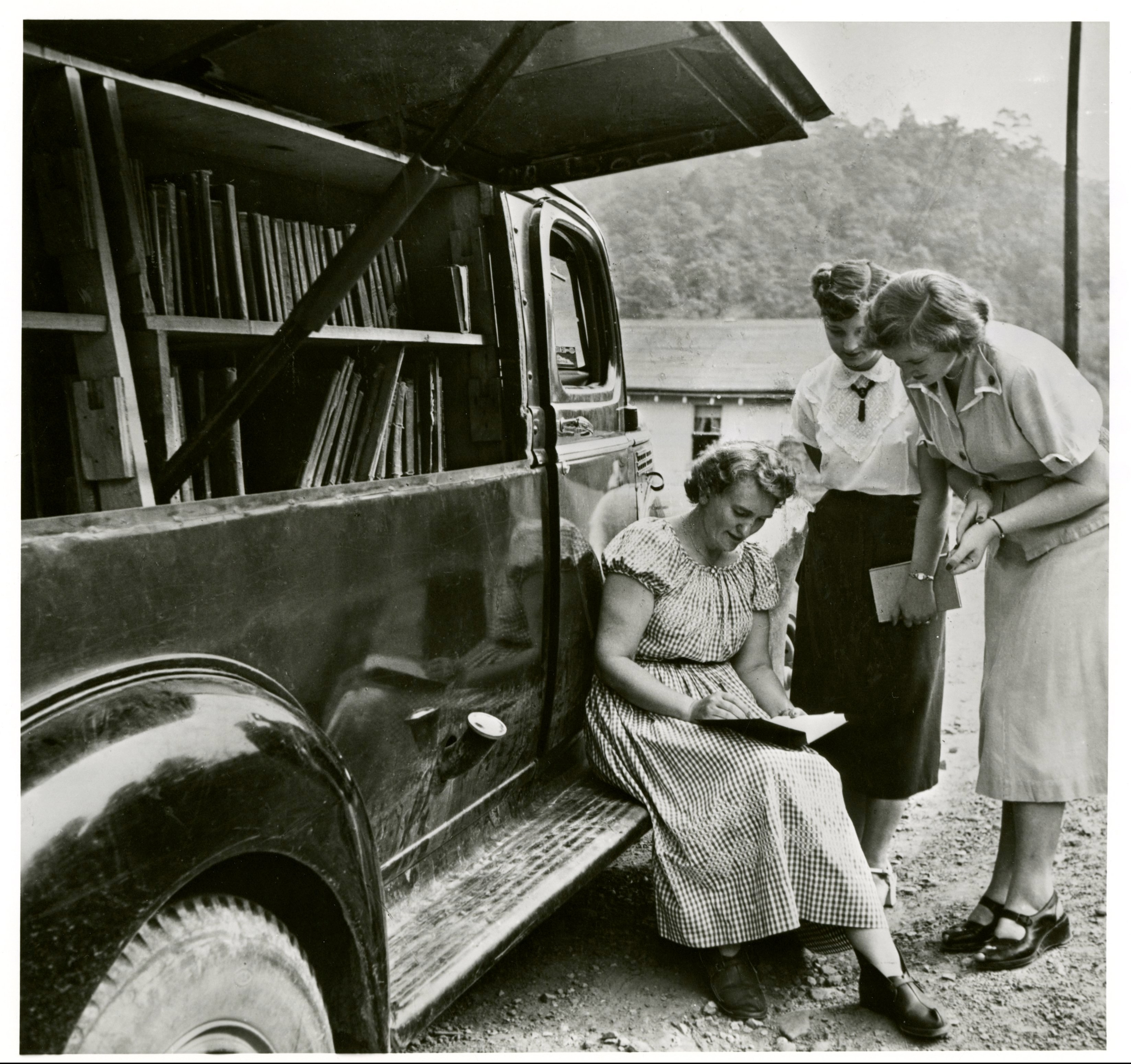 librarian005-e1522080114577.jpg