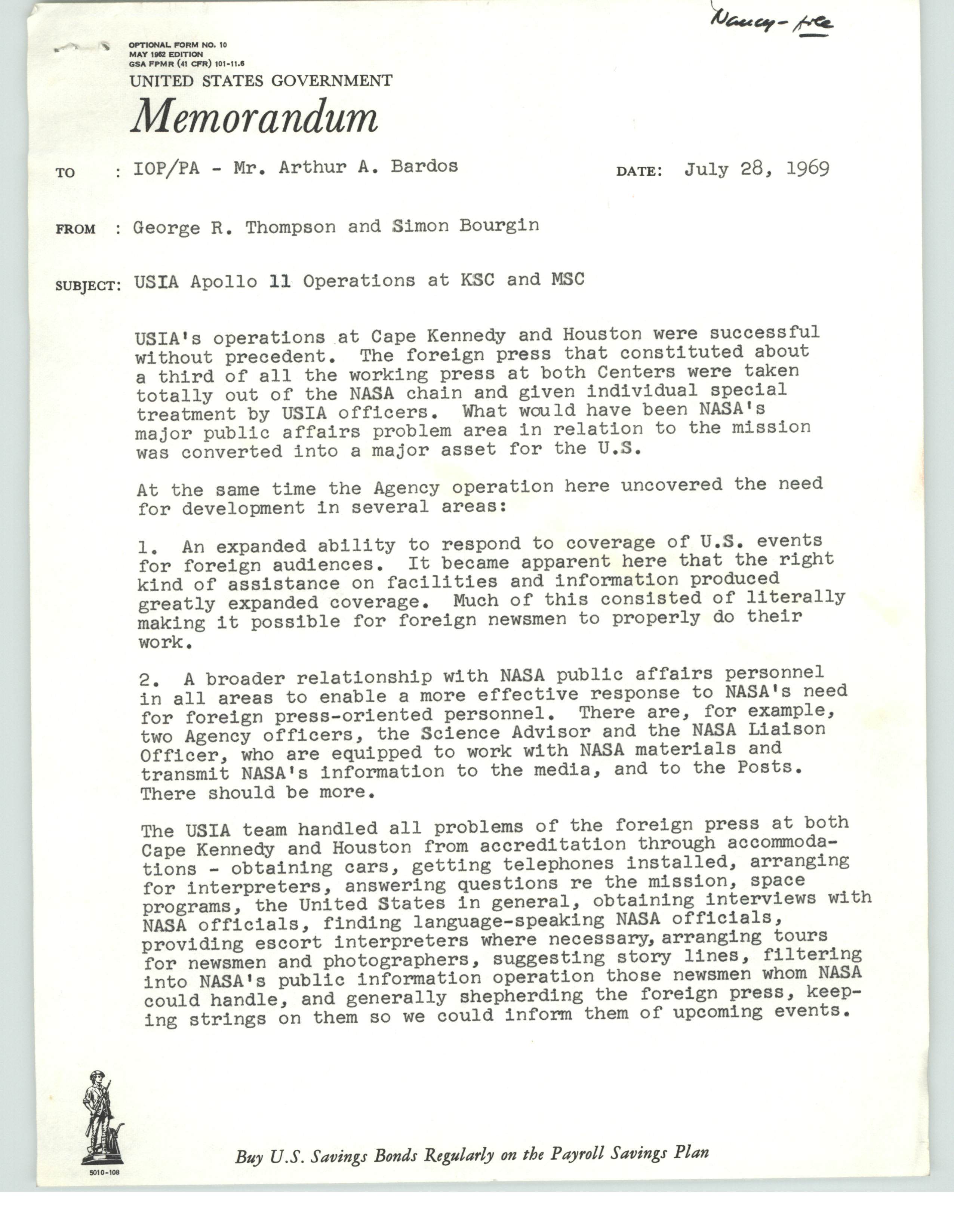 memo regarding success of USIA operations for foreign press at Cape Kennedy and Houston